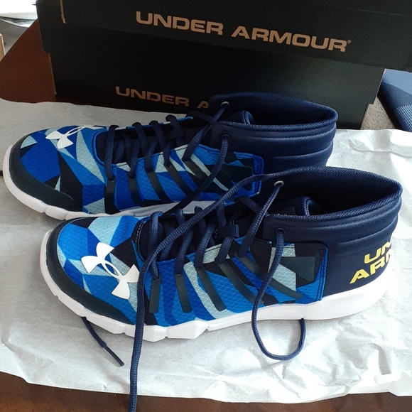 Boys Youth Under Armour BGS Destroyer Sneakers New - Picture 2 of 3